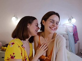 Daniela et Anca Dilettante Sexe lesbienne