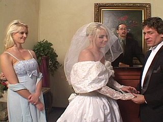Strife = 'wife' Bride Monroe đồi trụy hút hai boners và thích một DP