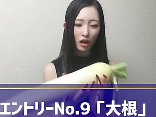 Orgasme des filles japonaises avec une tongue-lashing de légumes