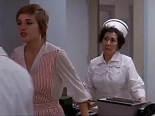 Candice Rialson dans les infirmières de Sweets Stripe