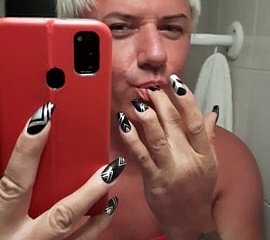Sonyastar gorgeous shemale masturbates upon pang nails