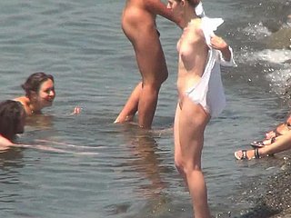 Voyeur suka menonton gadis-gadis telanjang